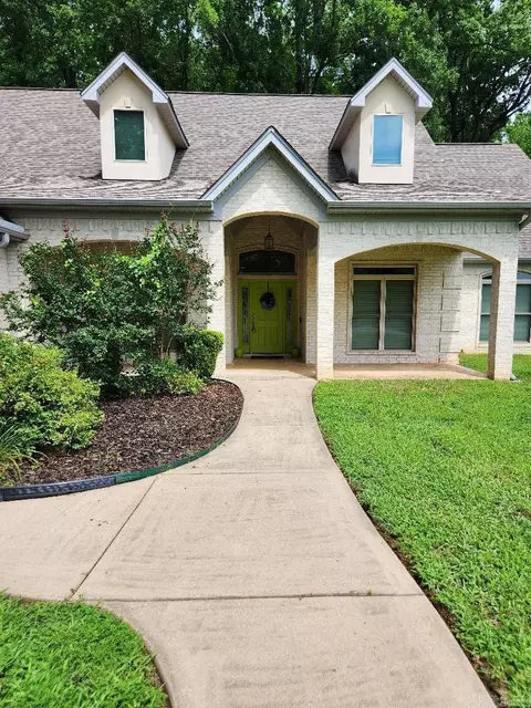 7720 E Worth Ave, Benton, AR 72019
