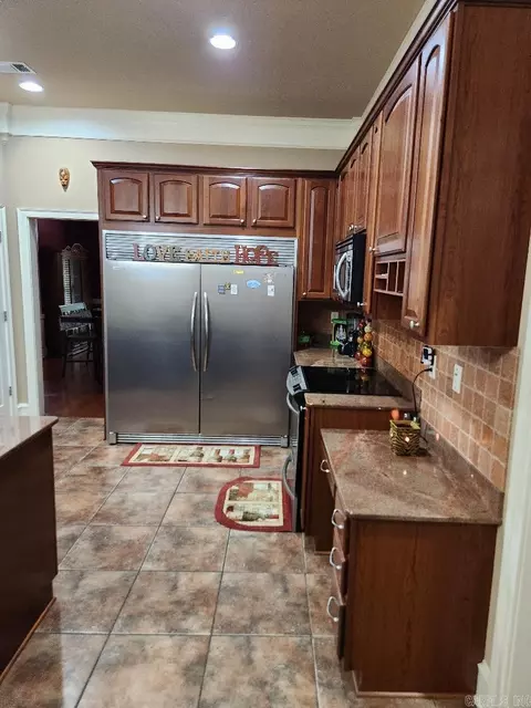 Kitchen - 7720 E Worth Ave, Benton, AR 72019 photo 2 of 3