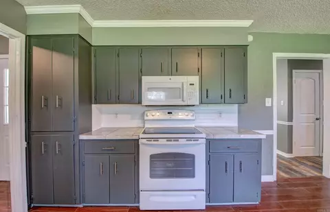 Kitchen - 1000 Locust St # A, Beebe, AR 72012 photo 2 of 3