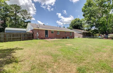 Exterior - 1000 Locust St # A, Beebe, AR 72012 photo 6 of 6