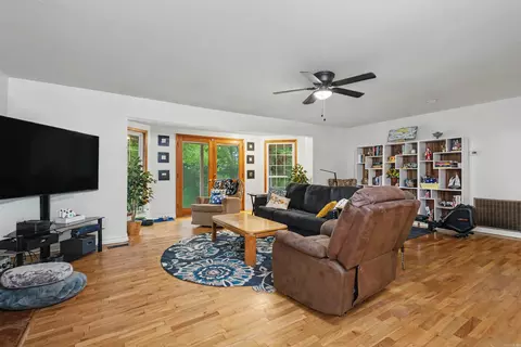 Living - 622 Sherris Ln, Benton, AR 72019 photo 1 of 3
