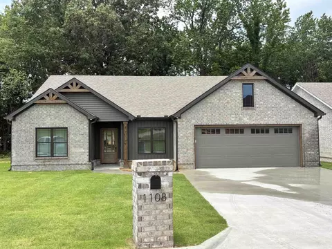 1108 Summit Ridge Dr, Paragould, AR 72450