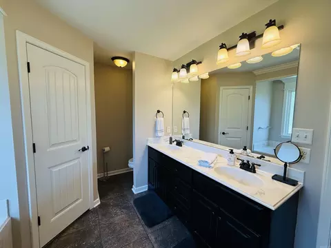 Bath - 3005 Lynne Ct, Bryant, AR 72022 photo 5 of 5