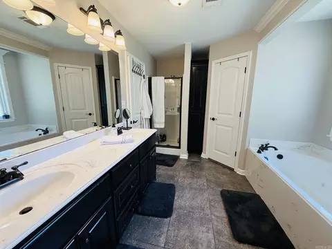 Bath - 3005 Lynne Ct, Bryant, AR 72022 photo 4 of 5