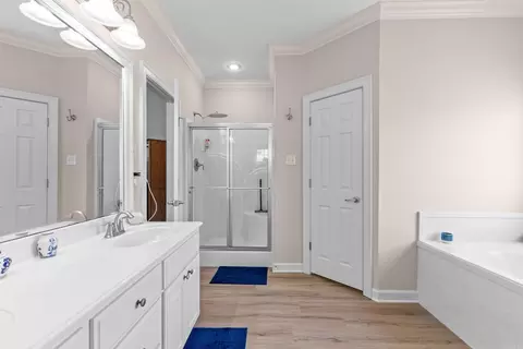 Bath - 1320 E Cadron Gap Rd, Conway, AR 72032 photo 1 of 5
