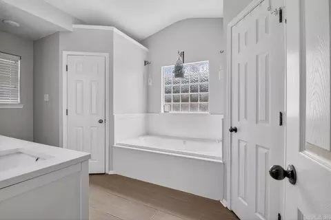 Bath - 900 Elkhart Loop, Bryant, AR 72022 photo 1 of 4