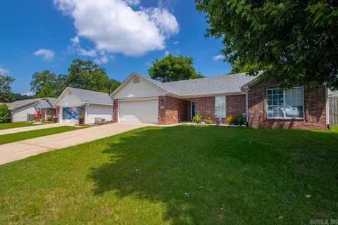 Exterior - 900 Elkhart Loop, Bryant, AR 72022 photo 3 of 8