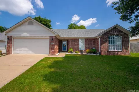 900 Elkhart Loop, Bryant, AR 72022