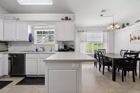 Kitchen - 900 Elkhart Loop, Bryant, AR 72022 photo 2 of 2