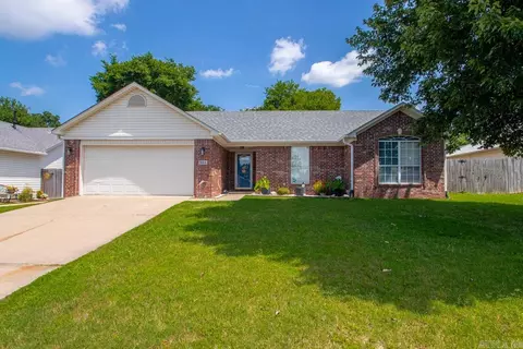 Exterior - 900 Elkhart Loop, Bryant, AR 72022 photo 2 of 8
