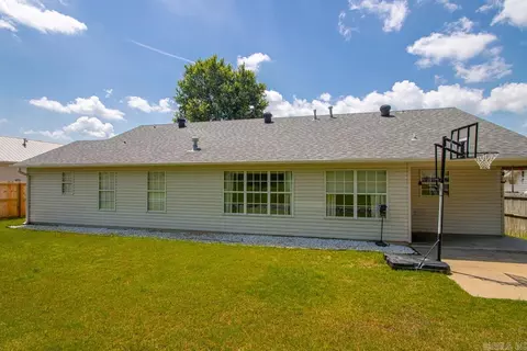 Exterior - 900 Elkhart Loop, Bryant, AR 72022 photo 5 of 8