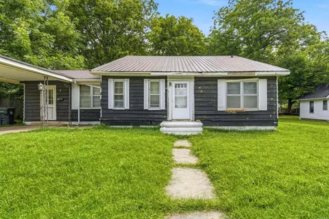 124 W Poplar St, Walnut Ridge, AR 72476