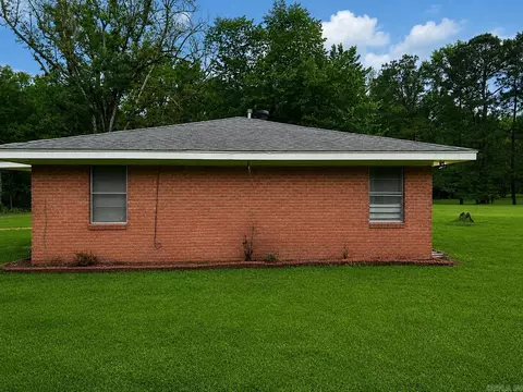 Exterior - 7103 W Jeffcoat Rd, Pine Bluff, AR 71603 photo 4 of 4