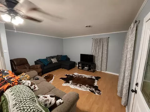 Living - 7103 W Jeffcoat Rd, Pine Bluff, AR 71603 photo 2 of 2