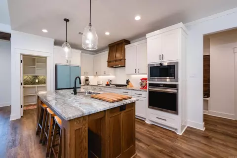 Kitchen - 4032 Eagle Valley Dr, Benton, AR 72019 photo 3 of 5