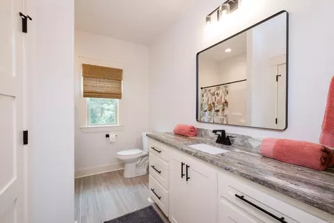 Bath - 4032 Eagle Valley Dr, Benton, AR 72019 photo 4 of 4
