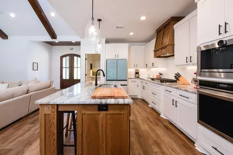 Kitchen - 4032 Eagle Valley Dr, Benton, AR 72019 photo 4 of 5