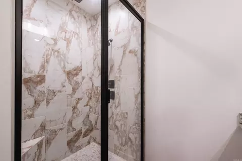 Bath - 4032 Eagle Valley Dr, Benton, AR 72019 photo 3 of 4