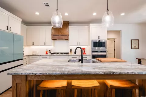 Kitchen - 4032 Eagle Valley Dr, Benton, AR 72019 photo 2 of 5