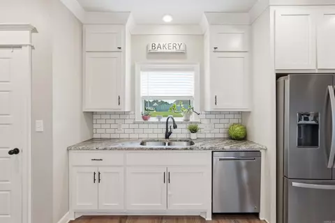 Kitchen - 33 Pear Cir, Greenbrier, AR 72058 photo 4 of 5