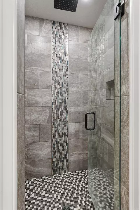 Bath - 33 Pear Cir, Greenbrier, AR 72058 photo 2 of 5
