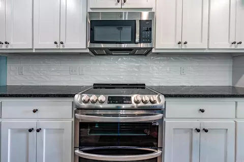 Kitchen - 74 Cimarron Cir, Cabot, AR 72023 photo 3 of 4