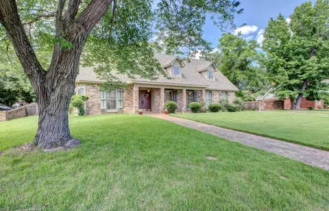 Exterior - 2425 W 42nd Ave, Pine Bluff, AR 71603 photo 2 of 5