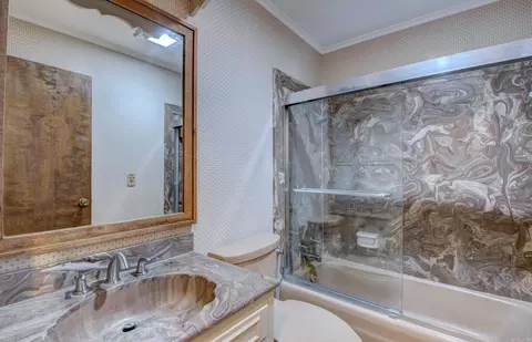 Bath - 2425 W 42nd Ave, Pine Bluff, AR 71603 photo 4 of 6