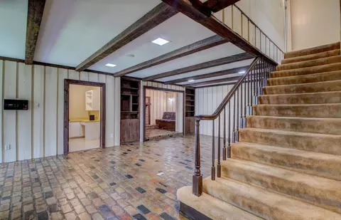 Entry Way - 2425 W 42nd Ave, Pine Bluff, AR 71603 photo 3 of 4