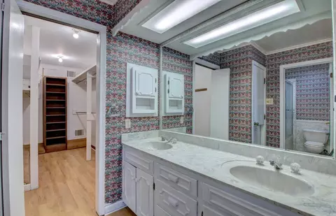 Bath - 2425 W 42nd Ave, Pine Bluff, AR 71603 photo 2 of 6