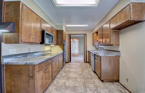 Kitchen - 2425 W 42nd Ave, Pine Bluff, AR 71603 photo 2 of 3