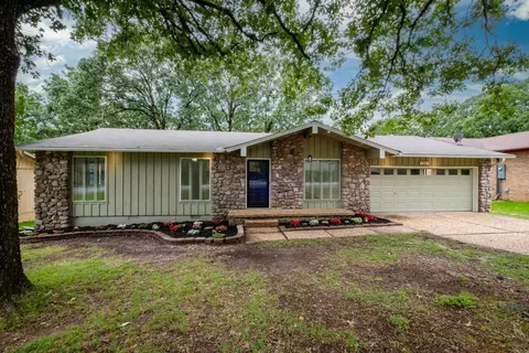 11443 Southridge Dr, Little Rock, AR 72212