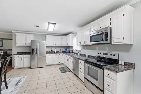 Kitchen - 241 Cole Mountain Rd, Springfield, AR 72157 photo 4 of 4
