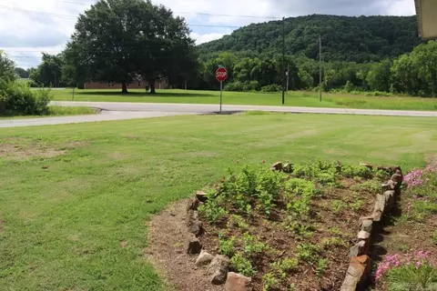 Exterior - 605 Mitchell Ave, Mountain View, AR 72560 photo 1 of 8