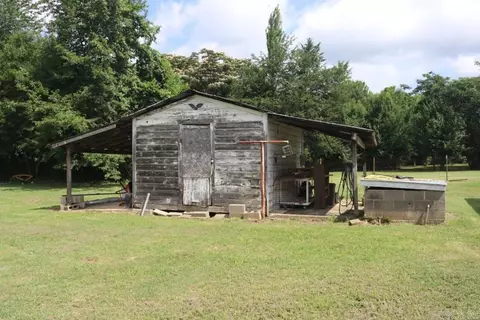 Exterior - 605 Mitchell Ave, Mountain View, AR 72560 photo 6 of 8