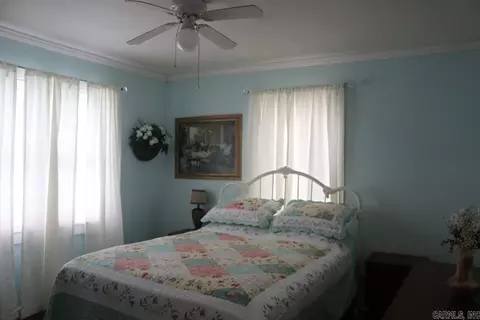 Bedroom - 605 Mitchell Ave, Mountain View, AR 72560 photo 1 of 6
