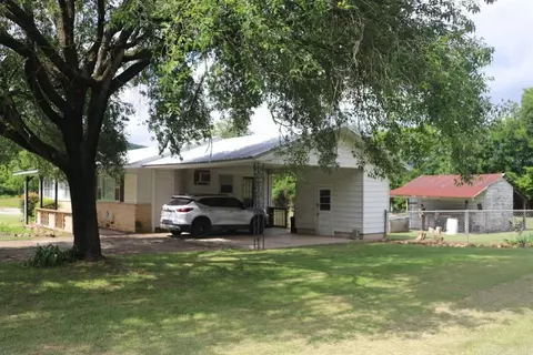 Exterior - 605 Mitchell Ave, Mountain View, AR 72560 photo 3 of 8