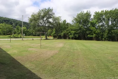 Exterior - 605 Mitchell Ave, Mountain View, AR 72560 photo 5 of 8