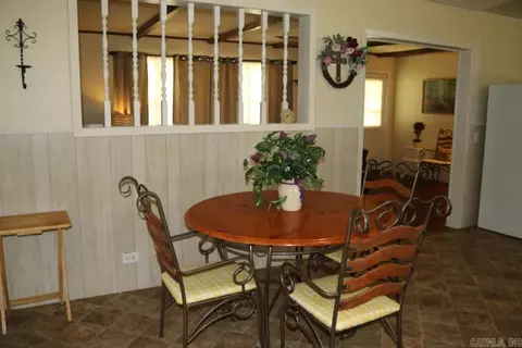 Dining - 605 Mitchell Ave, Mountain View, AR 72560 photo 1 of 1