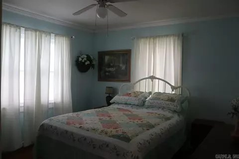 Bedroom - 605 Mitchell Ave, Mountain View, AR 72560 photo 2 of 6