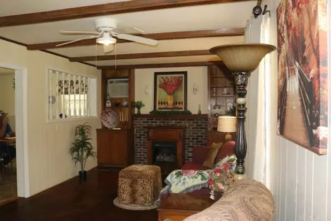 Living - 605 Mitchell Ave, Mountain View, AR 72560 photo 2 of 3