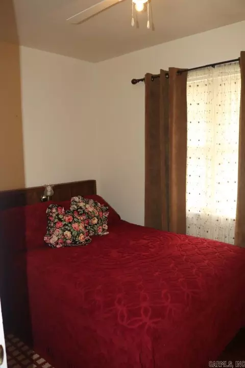 Bedroom - 605 Mitchell Ave, Mountain View, AR 72560 photo 6 of 6