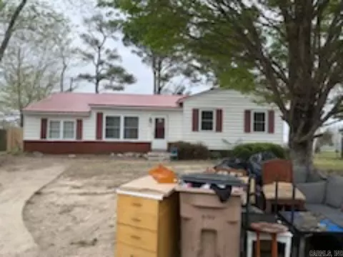 703 Sherwood Dr, Forrest City, AR 72335