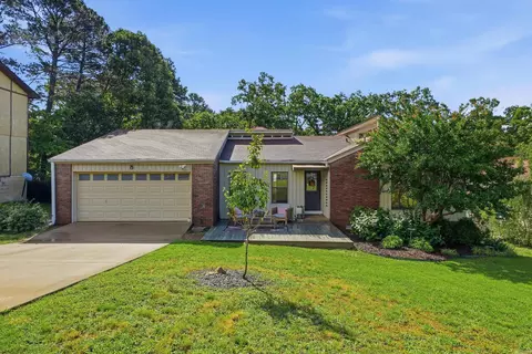 8 Hightrail Dr, Maumelle, AR 72113