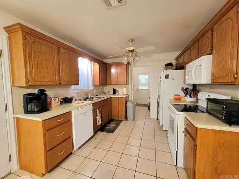 Kitchen - 117 Cub Dr, De Queen, AR 71832 photo 1 of 2