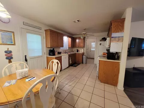 Kitchen - 117 Cub Dr, De Queen, AR 71832 photo 2 of 2