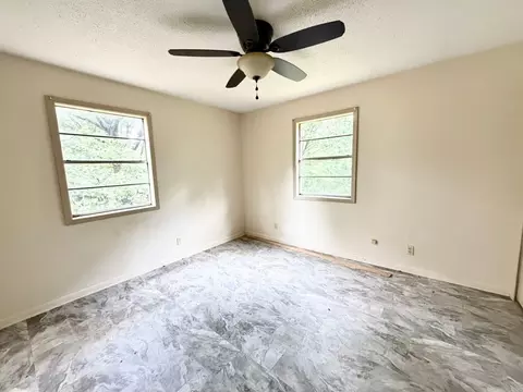 Bedroom - 306 Eagle Cir, Mountain View, AR 72560 photo 2 of 3