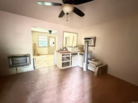 Living - 306 Eagle Cir, Mountain View, AR 72560 photo 2 of 2
