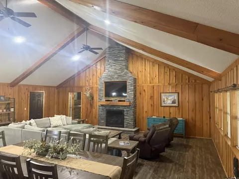 Living - 450 Sandy Trl, Biggers, AR 72413 photo 2 of 3