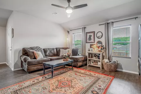 Living - 21 Sun Drenched Trl, Conway, AR 72032 photo 1 of 3